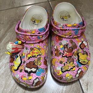 Disney Parks 2024 All Over Print Pink Disney Snacks Crocs M6 W8